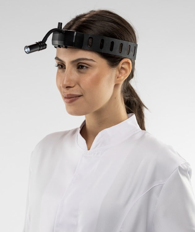 Lámpara Frontal M-Black de 5 Vatios con Ajuste de Intensidad Recargable
